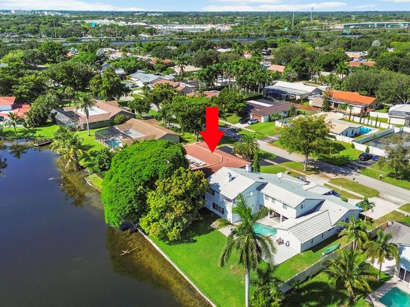 1700 SW 72nd Avenue, Plantation FL 33317
