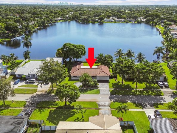 1700 SW 72nd Avenue, Plantation FL 33317