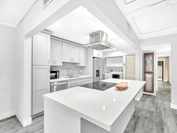 714 E Coco Plum Circle 2, Plantation FL 33324