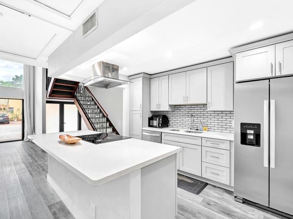 714 E Coco Plum Circle 2, Plantation FL 33324