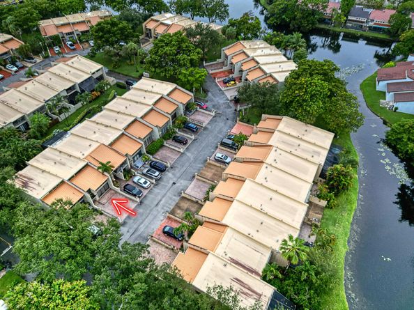 714 E Coco Plum Circle 2, Plantation FL 33324