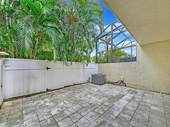 714 E Coco Plum Circle 2, Plantation FL 33324