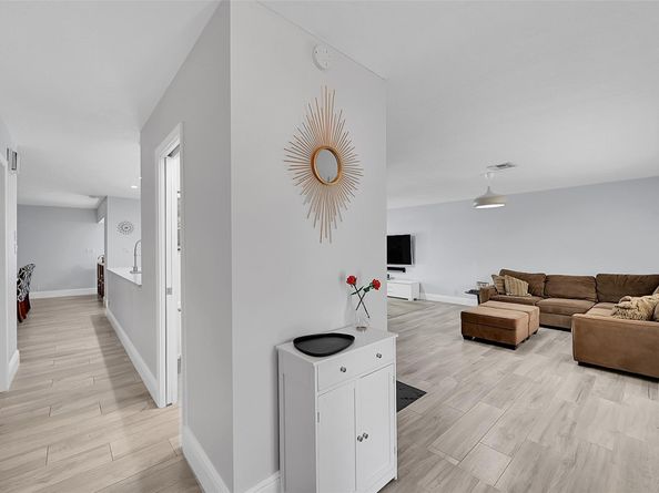 2014 NW 102nd Ter, Coral Springs FL 33071