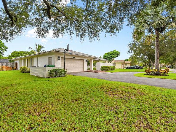 2014 NW 102nd Ter, Coral Springs FL 33071