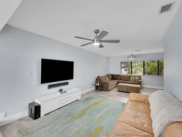 2014 NW 102nd Ter, Coral Springs FL 33071