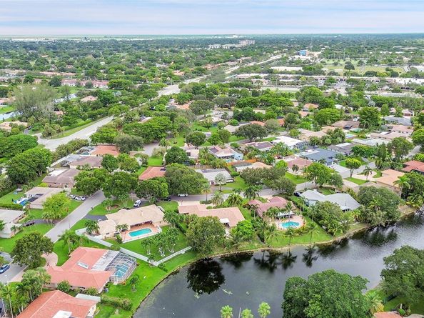2014 NW 102nd Ter, Coral Springs FL 33071