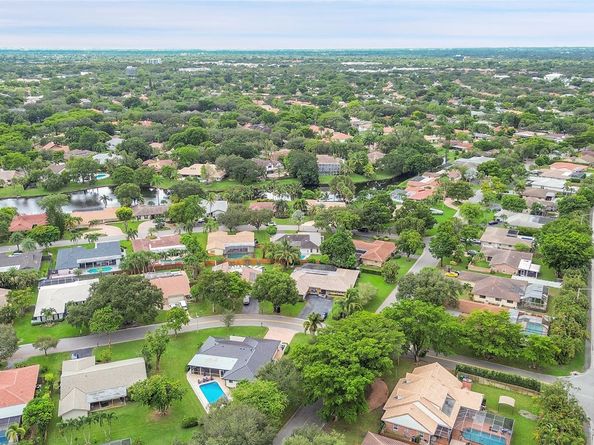 2014 NW 102nd Ter, Coral Springs FL 33071