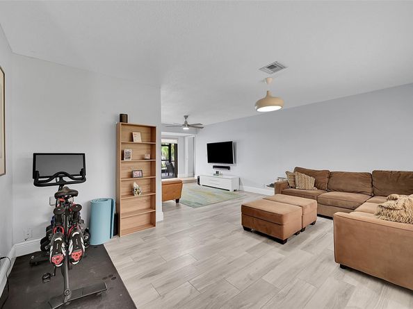 2014 NW 102nd Ter, Coral Springs FL 33071