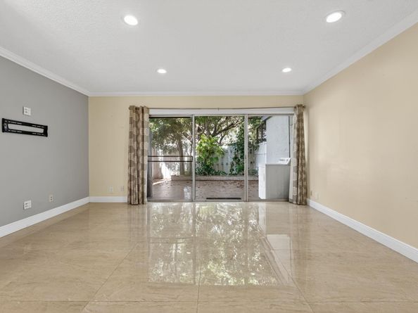 3007 NW 5th Ter, Pompano Beach FL 33064