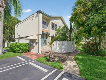 3007 NW 5th Ter