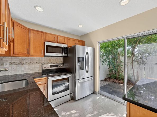 3007 NW 5th Ter, Pompano Beach FL 33064