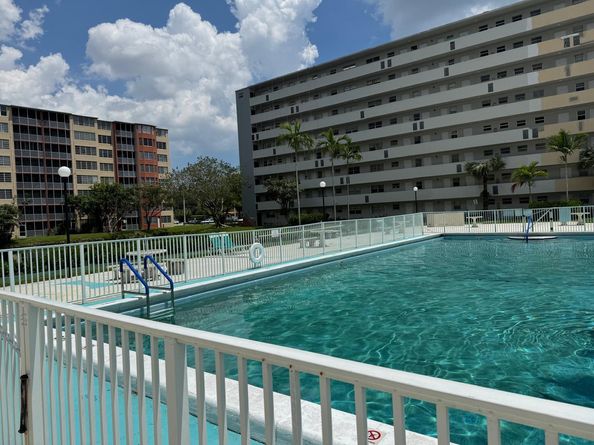 1770 NE 191st St 1121, Miami FL 33179
