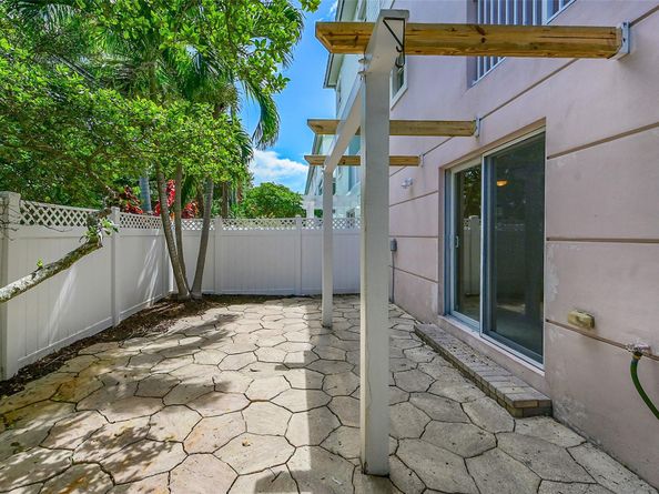 453 NE 1st St, Pompano Beach FL 33060