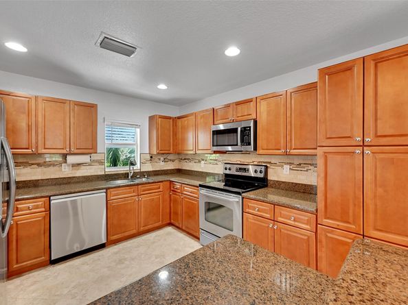 453 NE 1st St, Pompano Beach FL 33060