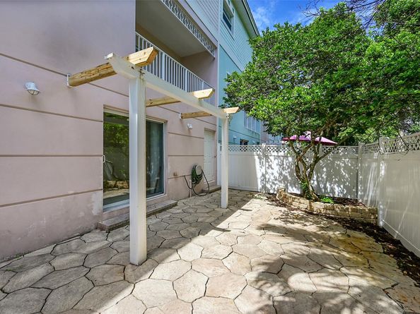 453 NE 1st St, Pompano Beach FL 33060
