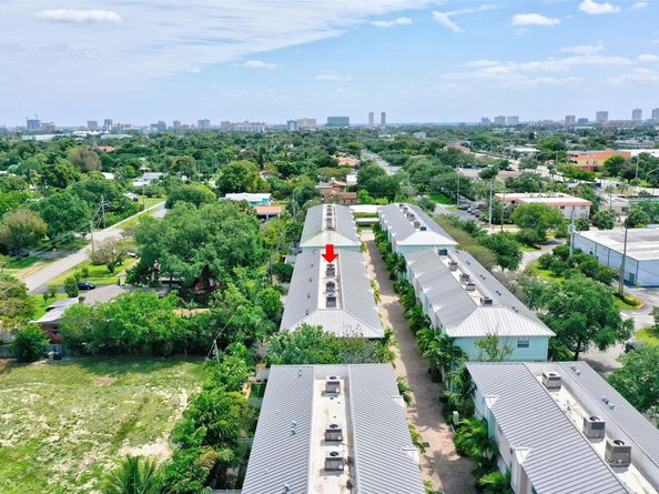 453 NE 1st St, Pompano Beach FL 33060