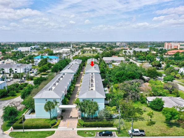 453 NE 1st St, Pompano Beach FL 33060