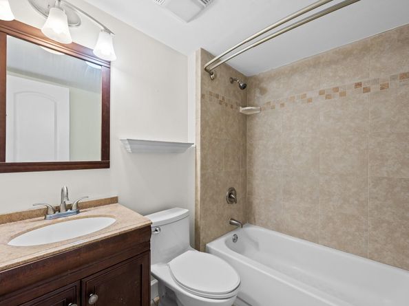 111 Royal Park Dr 1C, Oakland Park FL 33309