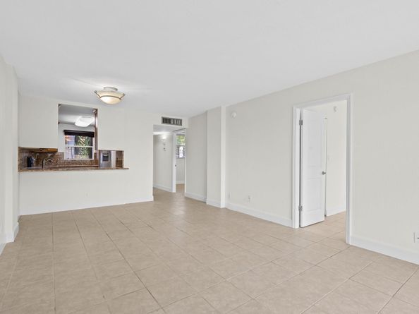 111 Royal Park Dr 1C, Oakland Park FL 33309