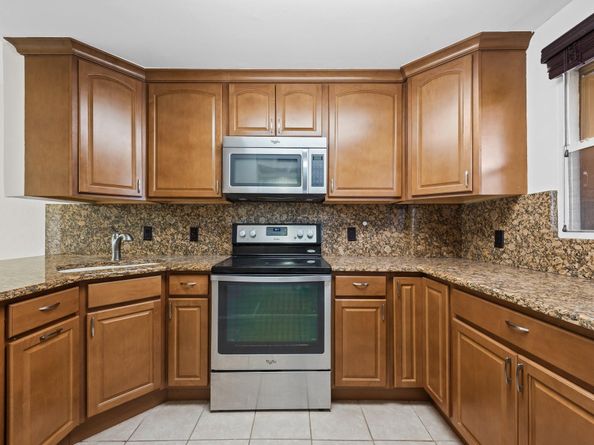 111 Royal Park Dr 1C, Oakland Park FL 33309
