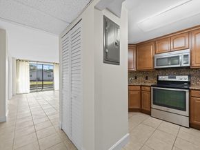 111 Royal Park Dr 1C, Oakland Park FL 33309