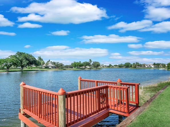 6879 Lake Island Drive, Lake Worth FL 33467