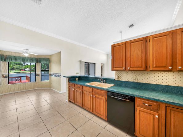 6879 Lake Island Drive, Lake Worth FL 33467