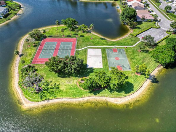 6879 Lake Island Drive, Lake Worth FL 33467