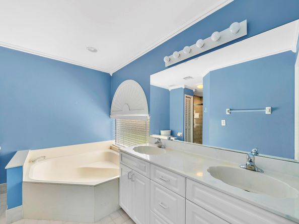6879 Lake Island Drive, Lake Worth FL 33467