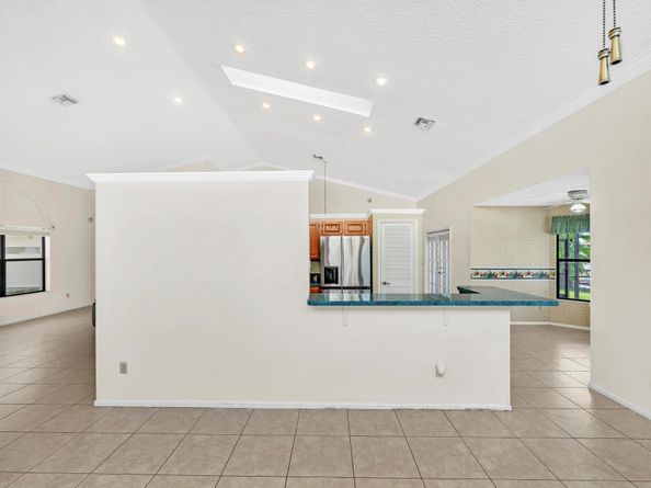 6879 Lake Island Drive, Lake Worth FL 33467