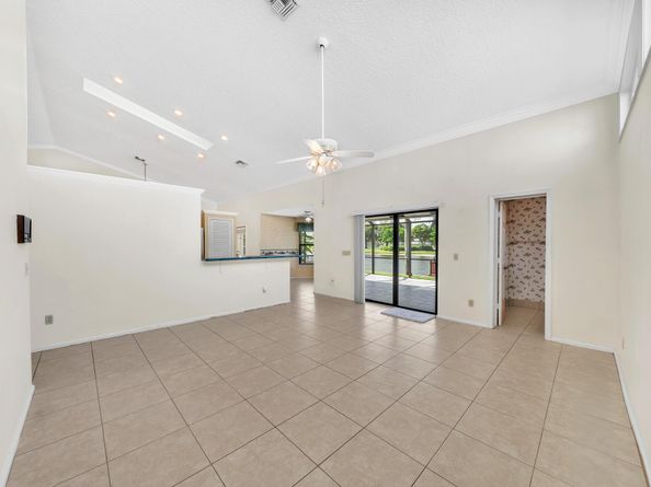 6879 Lake Island Drive, Lake Worth FL 33467