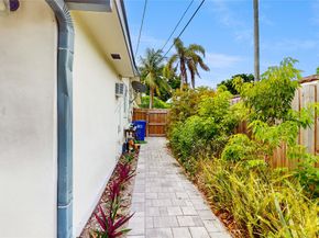 381 SE 6th Ct, Pompano Beach FL 33060