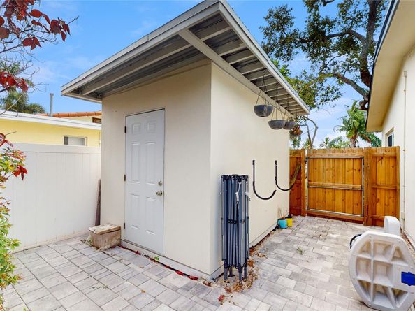 381 SE 6th Ct, Pompano Beach FL 33060