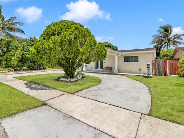 2431 Jamaica Dr, Miramar FL 33023
