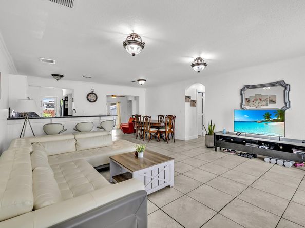 2431 Jamaica Dr, Miramar FL 33023