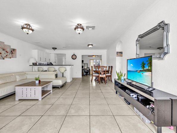 2431 Jamaica Dr, Miramar FL 33023