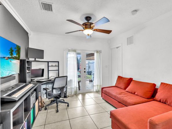 2431 Jamaica Dr, Miramar FL 33023