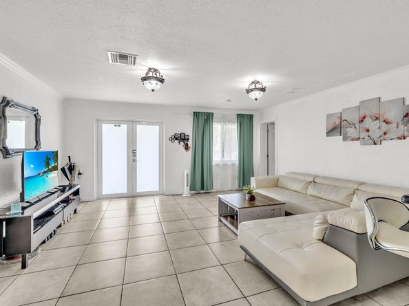 2431 Jamaica Dr, Miramar FL 33023