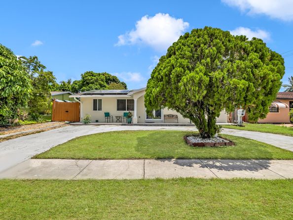 2431 Jamaica Dr, Miramar FL 33023