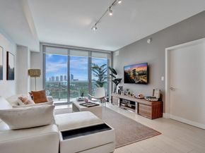 16385 Biscayne Blvd 1518, North Miami Beach FL 33160