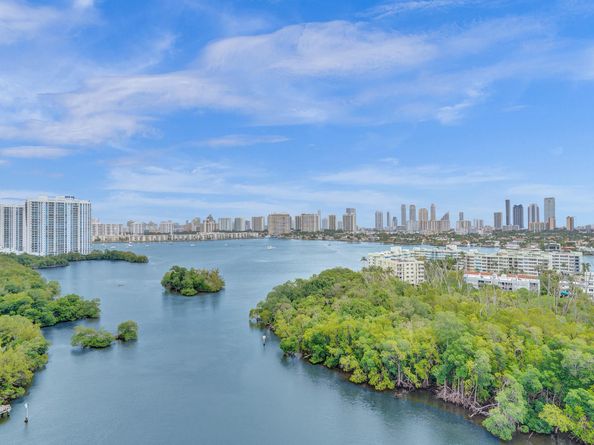 16385 Biscayne Blvd 1518, North Miami Beach FL 33160