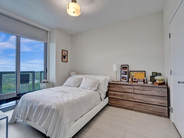16385 Biscayne Blvd 1518, North Miami Beach FL 33160