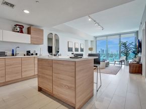 16385 Biscayne Blvd 1518, North Miami Beach FL 33160