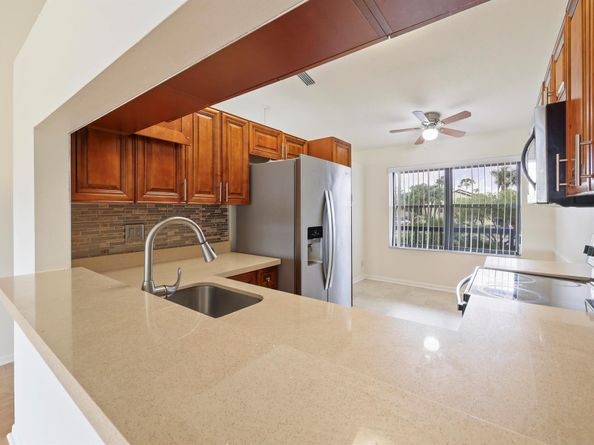 4698 Lucerne Lakes Boulevard E 202, Lake Worth FL 33467