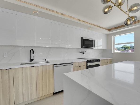 928 Market Street, West Palm Beach FL 33401