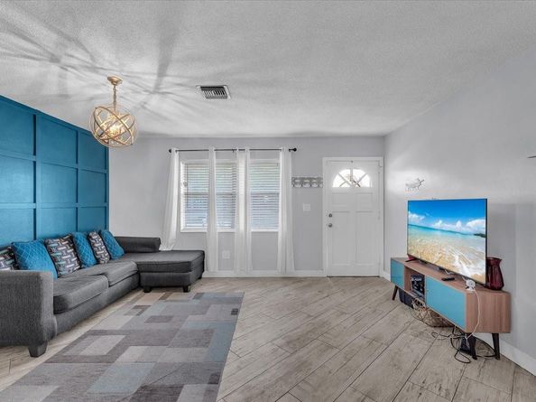 6621 SW 19th St, Pompano Beach FL 33068