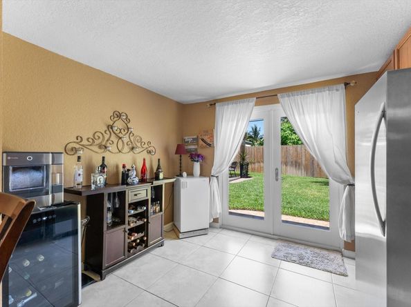 6251 NW 15th St, Margate FL 33063