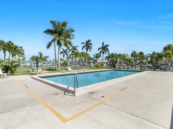2638 Gately Drive E 16, West Palm Beach FL 33415