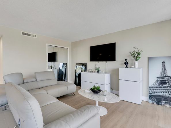 4200 N Ocean Drive 2204, Singer Island FL 33404