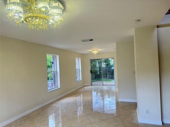 4273 SW 84 Terrace, Davie FL 33326